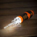10832<br>Screwdriver with built in LED and 5 bits